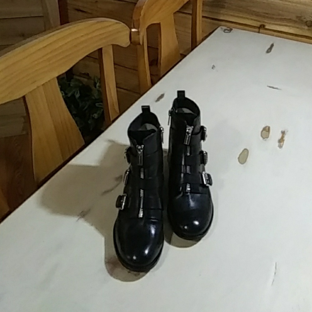 ⚡FLASH SALE 1 HOUR Michael Kors Blk Leather Boots